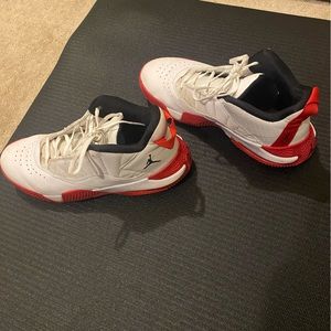 Used Jordan max auras 10.5
